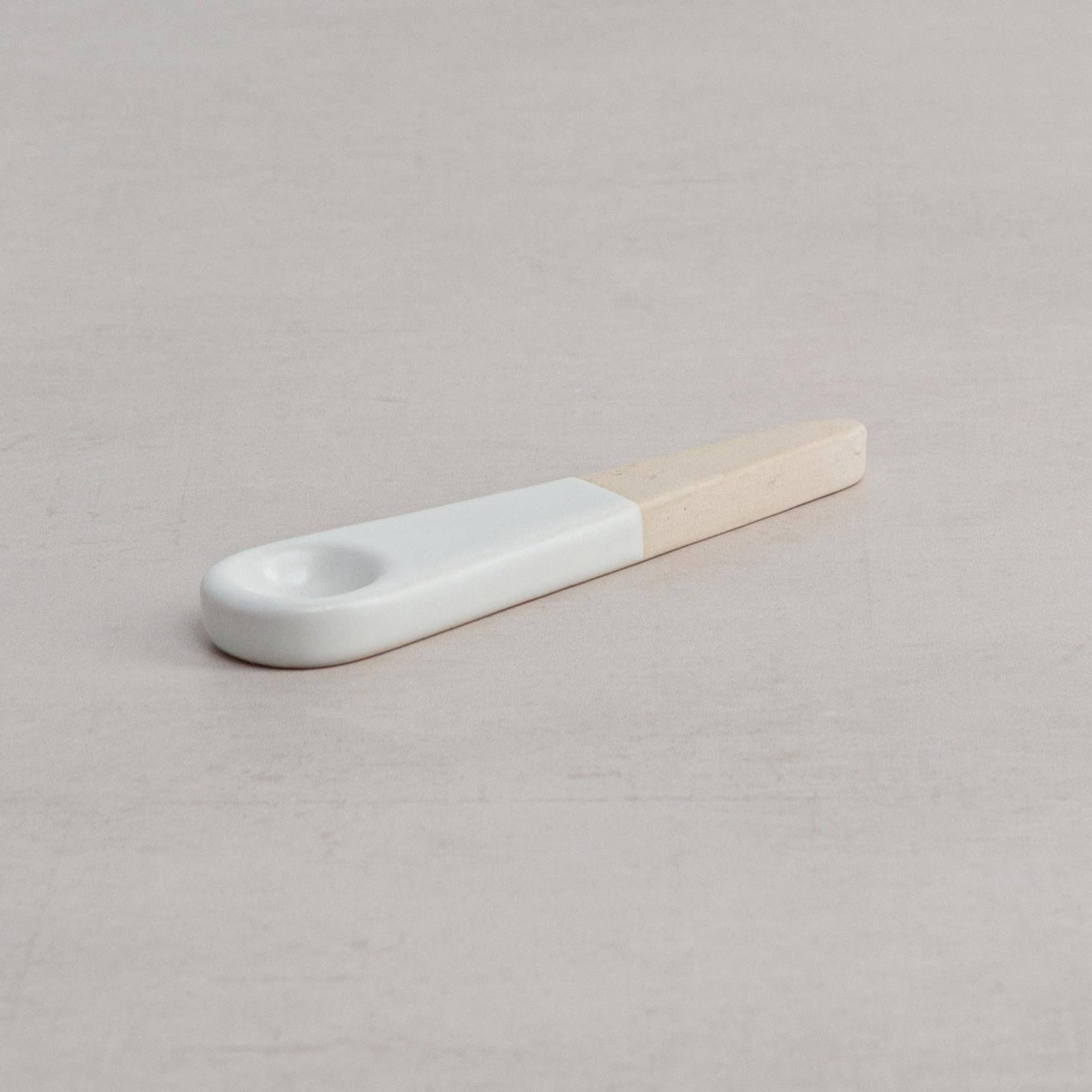 Cuillère à sucre Organics blanc grès tourné à la main