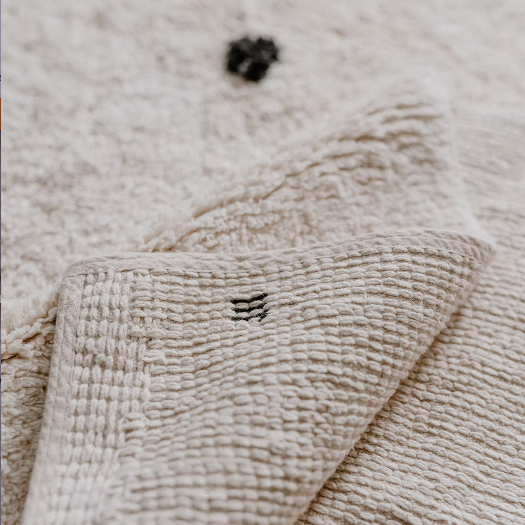 Tapis tissé à motif pois