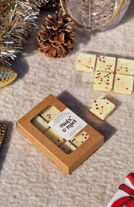 Fondants parfumés Noix et Miel de Five Women, 6 carrés de cire parfumée avec motifs de noix et miel, pour diffuseur d'ambiance.