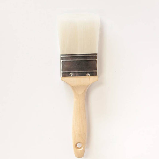 Brosse wedge en microfibre de 5 cm, pinceau professionnel pour décoration, A Makers' Studio sur fond blanc.