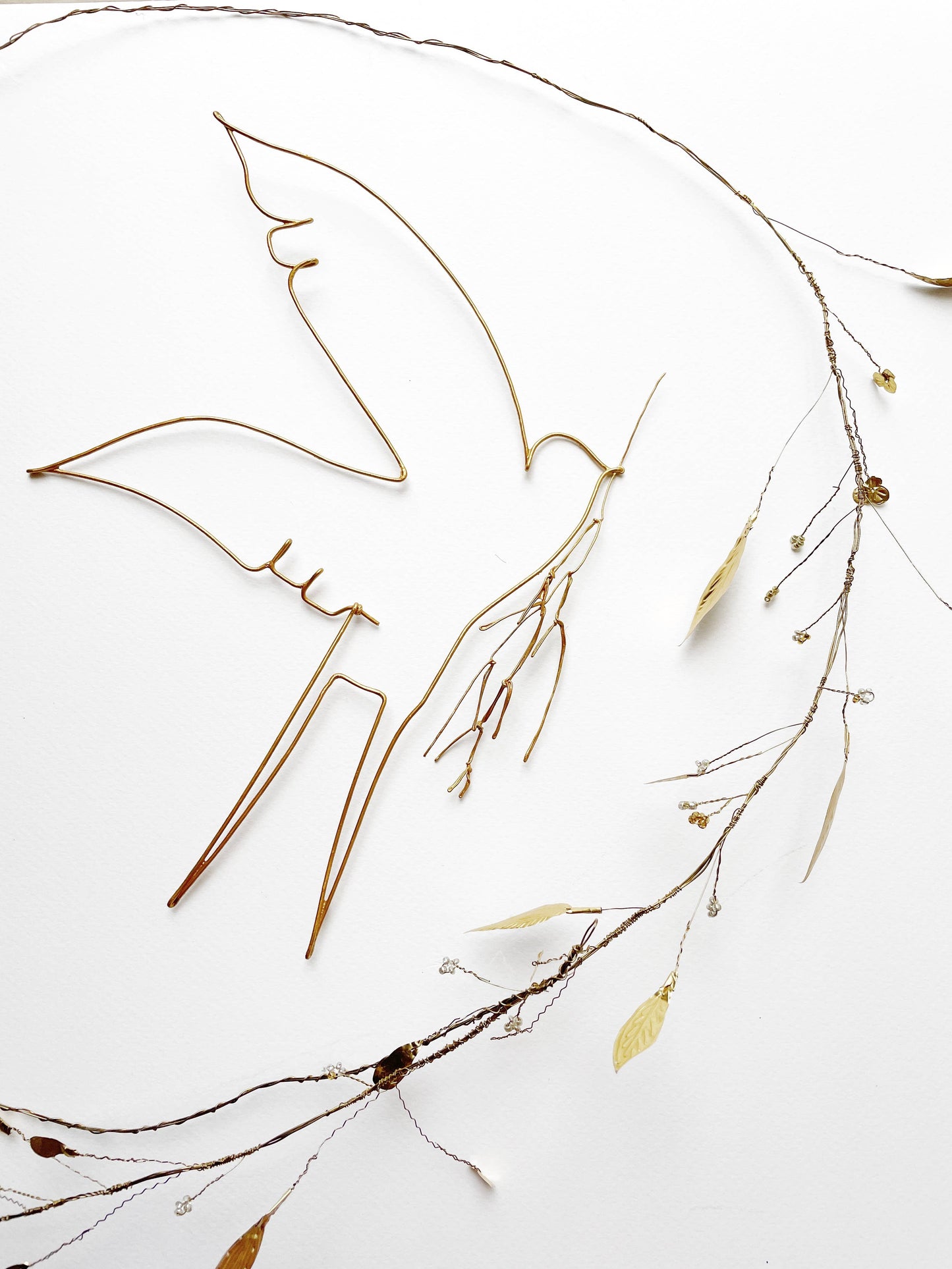 HIRONDELLE EN FIL DE FER ET BRANCHE