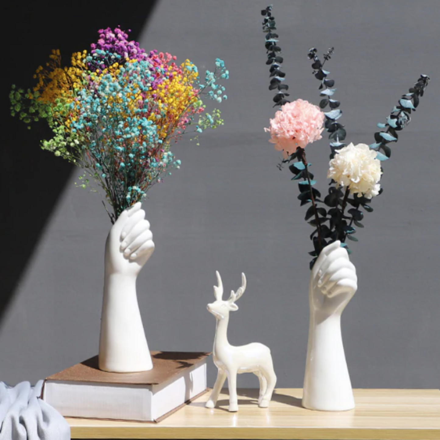 Vase en céramique en forme de main