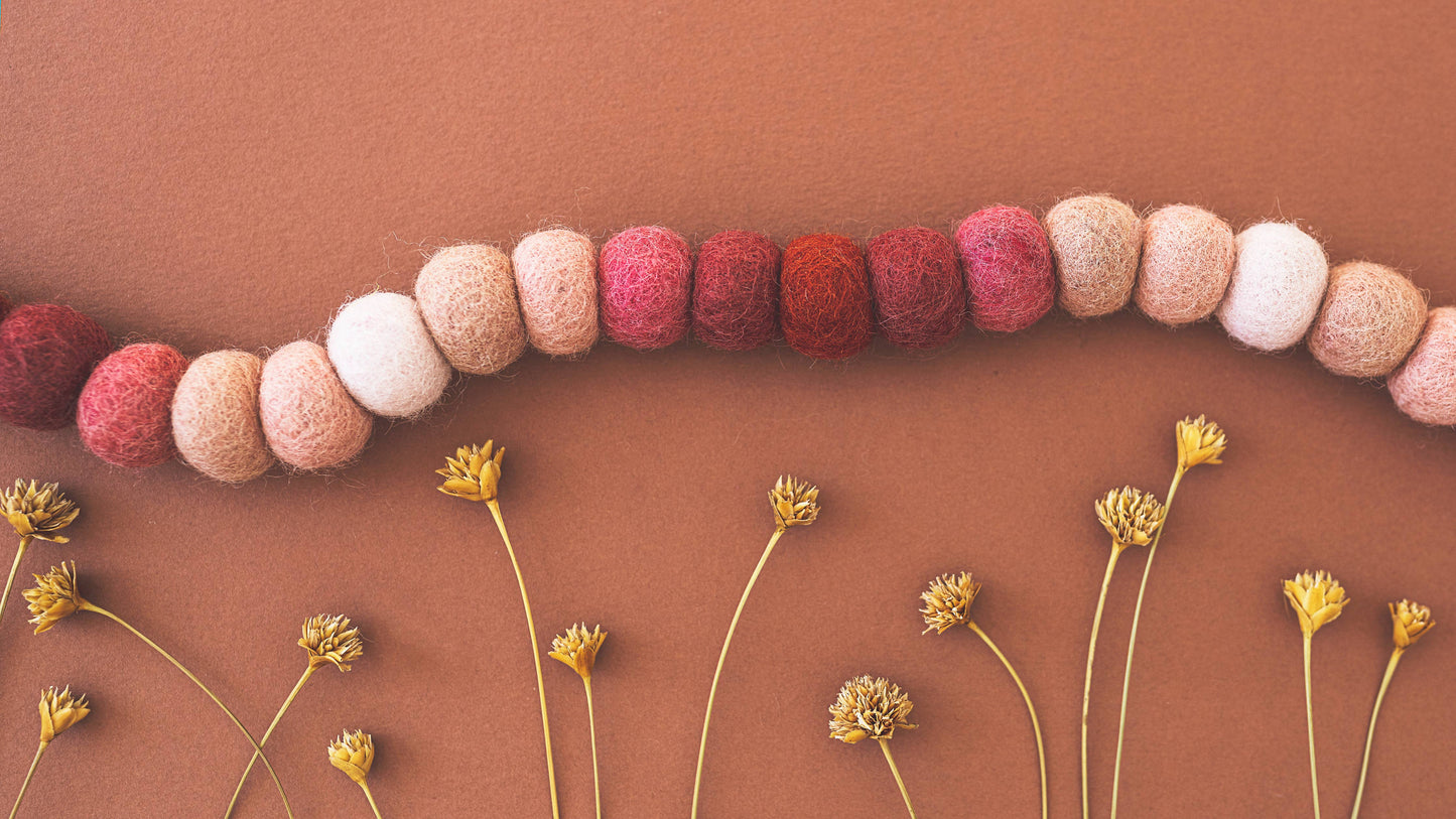 Guirlande boules feutrées Cozy Rosy Garland