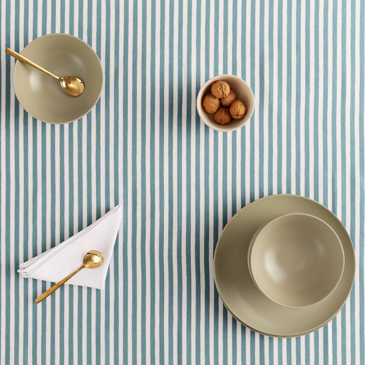 Nappe rayée résistante aux taches en coton polyester GAMUSI, 140 cm, idéale pour la cuisine ou la salle à manger.