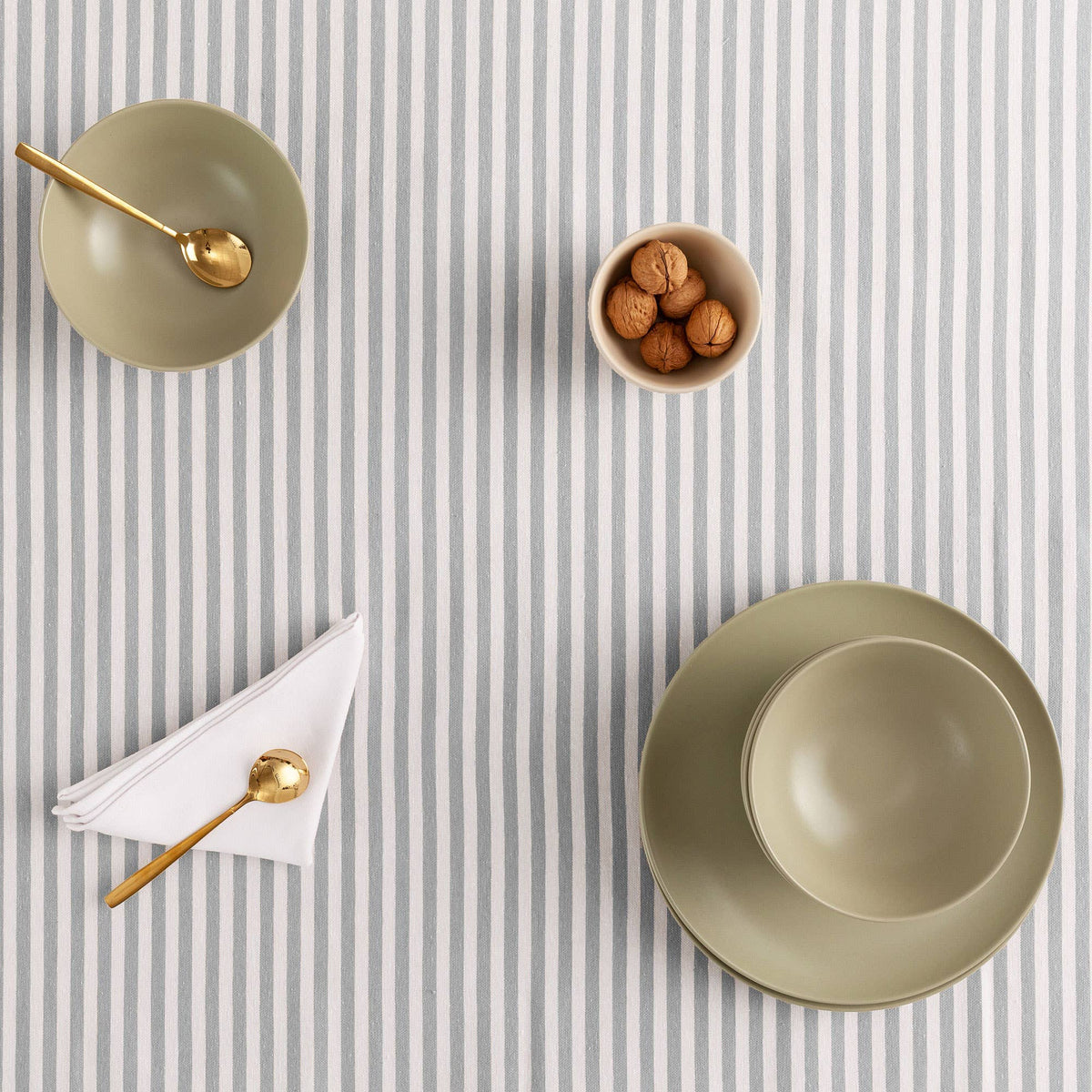 Nappe rayée résistante aux taches en coton polyester GAMUSI, 140 cm, idéale pour la décoration de table.