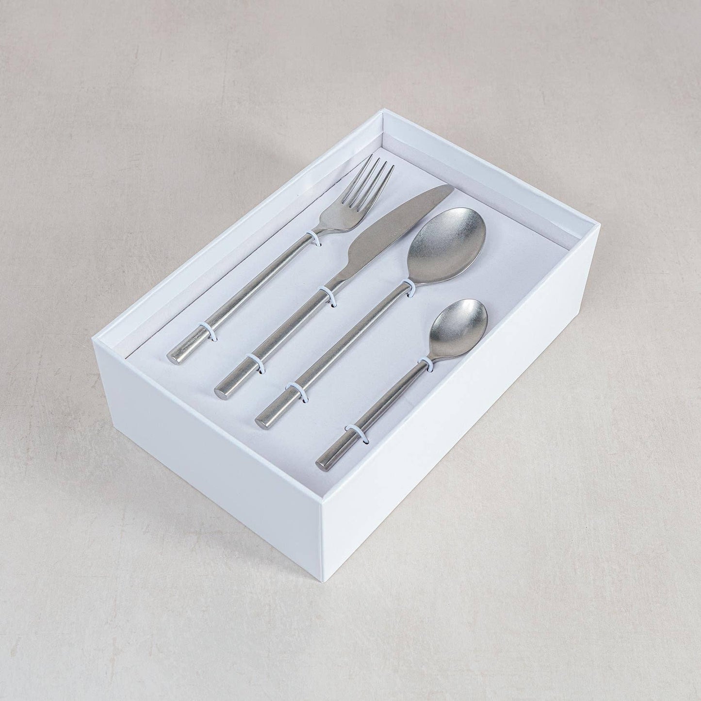 Ensemble de couverts Camden en argent antique