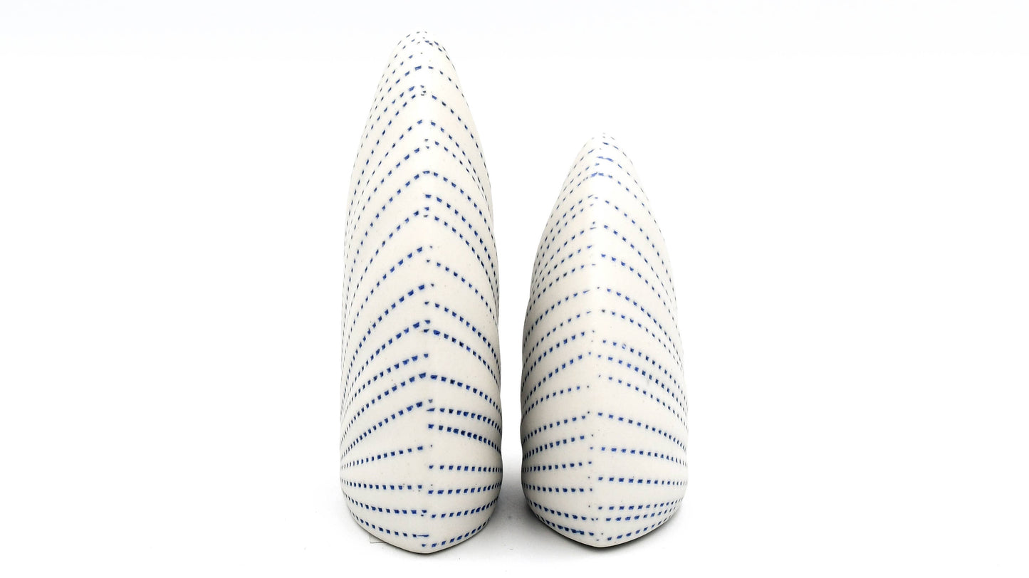 Ensemble de salière et poivrière en porcelaine artisanale ADA, design élégant avec motifs floraux, par Art Floral Trading LLC