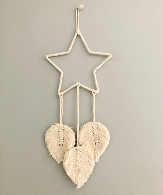 Attrape-rêves étoile en macramé coton, décoration murale bohème de GreenWave, suspendu avec motifs étoilés.