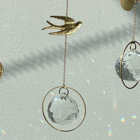 Attrape-soleil hirondelle en cristal avec prisme, décoration de fenêtre, diffuseur de lumière colorée, signé von Lani.