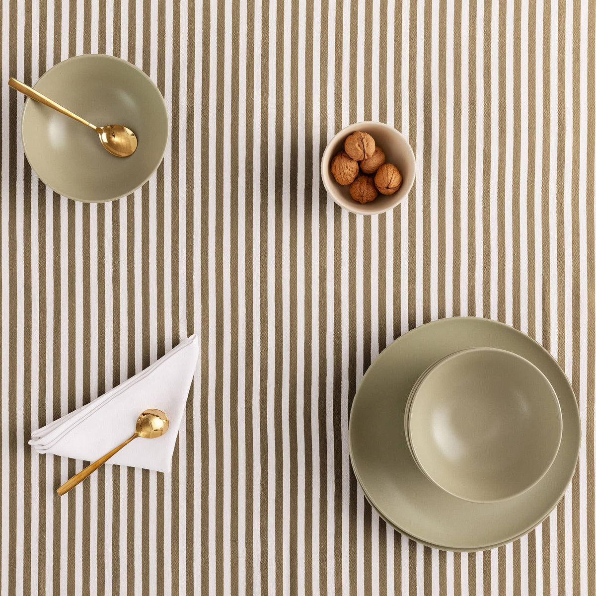 Nappe rayée résistante aux taches en coton polyester GAMUSI, 140 cm, idéale pour la salle à manger ou la cuisine.
