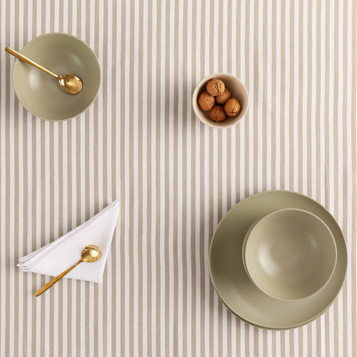 Nappe rayée résistante aux taches en coton polyester GAMUSI, 140 cm, idéale pour la cuisine ou la salle à manger.