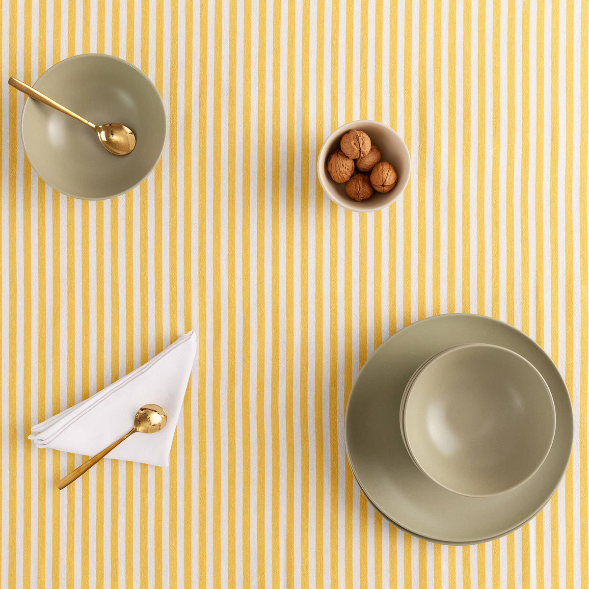 Nappe rayée résistante aux taches en coton polyester GAMUSI, 140 cm, idéale pour la table, motif coloré et tissu durable.