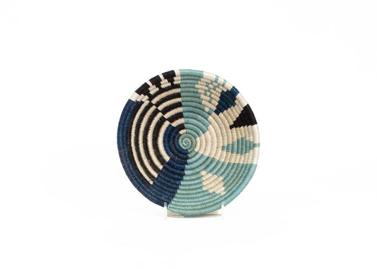 Panier rond Biko en métal bleu argenté de 6 pouces, avec finition brillante et design élégant, pour rangement ou décoration intérieure.