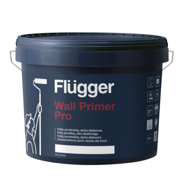 Primaire mural Flügger Wall Primer Pro appliqué sur un mur blanc, préparation pour peinture intérieure, finition lisse et uniforme.