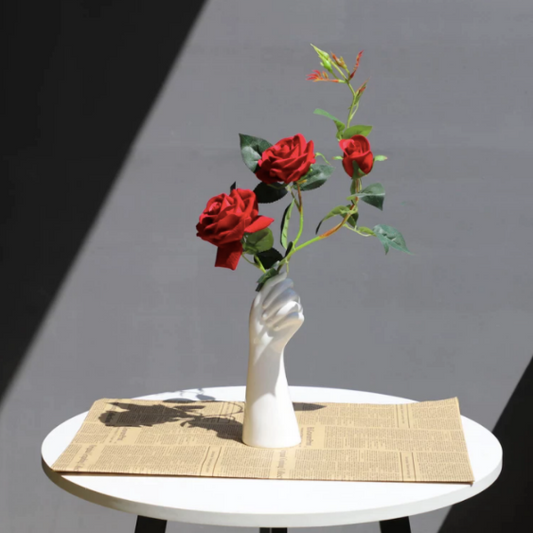 Vase en céramique forme de main, 23,5 cm, décoration artisanale, de la marque beTWENTYS, parfait pour la décoration intérieure